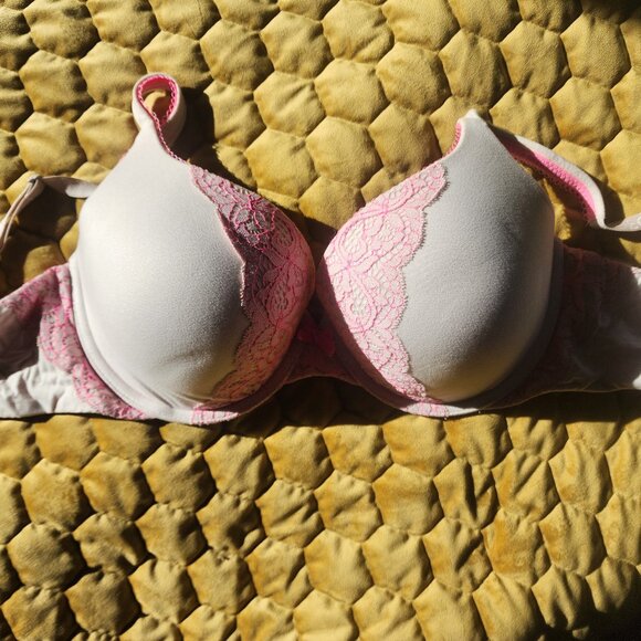 Body by Victoria’s Secret Perfect Shape Bra – 32DDD, Padded & Underwire - Picture 1 of 3